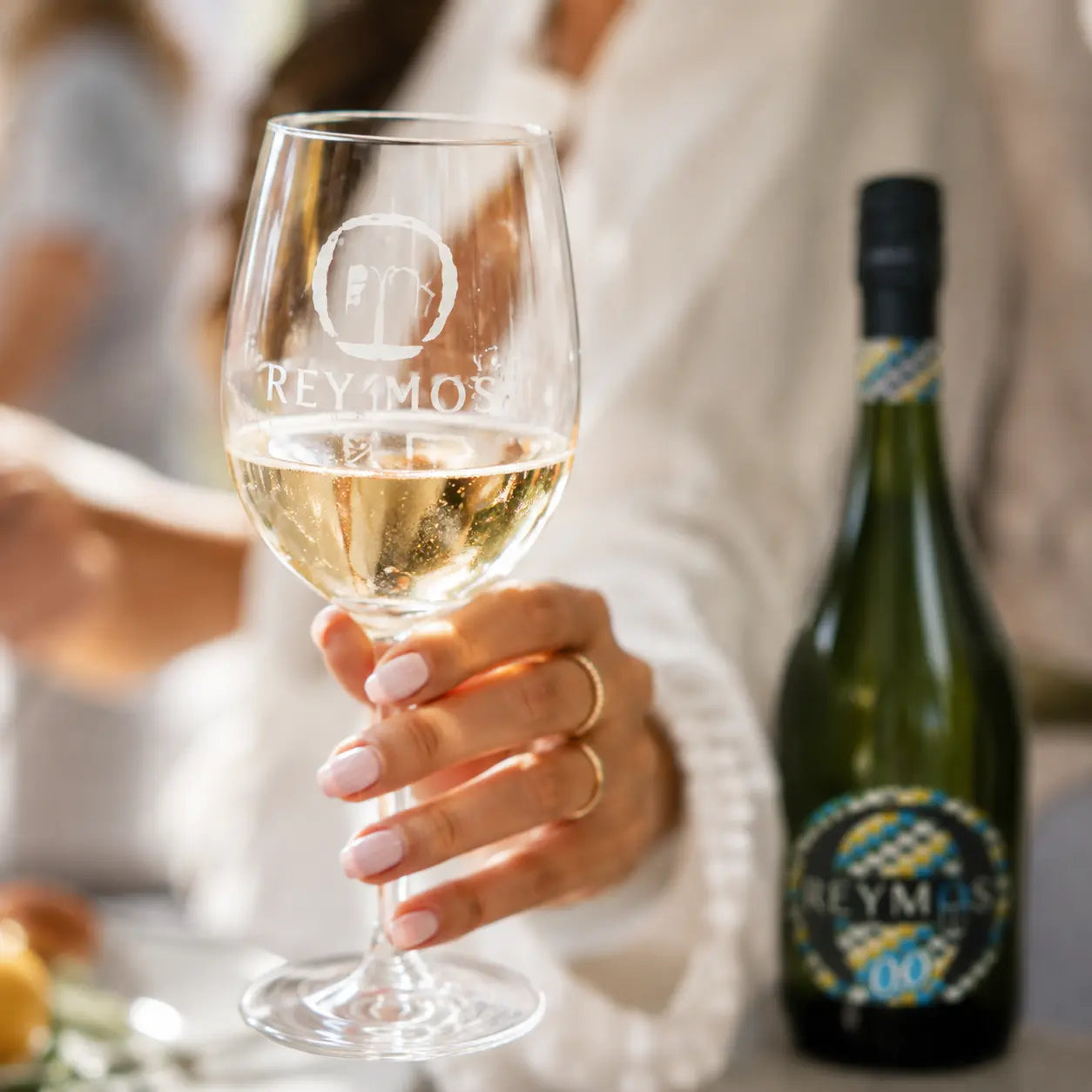 WINO BEZALKOHOLOWE MUSUJĄCE REYMOS 0.0 BIAŁE SŁODKIE 0% 075L